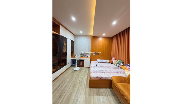 Bán nhà Nguyễn Văn Cừ, Long Biên 50m² x 5 tầng, phân lô, ô tô ở ngay. Dưới 10.9 tỷ